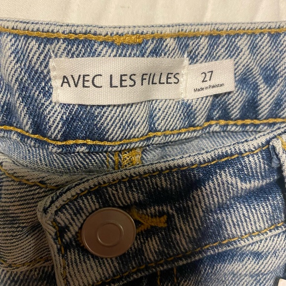 NWT Avec Les Filles Distressed High Waisted Mom
Jeans - size 27 - Picture 7 of 10